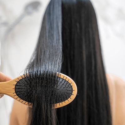 Le brossage des cheveux, un geste ancestral - MakeMyMask